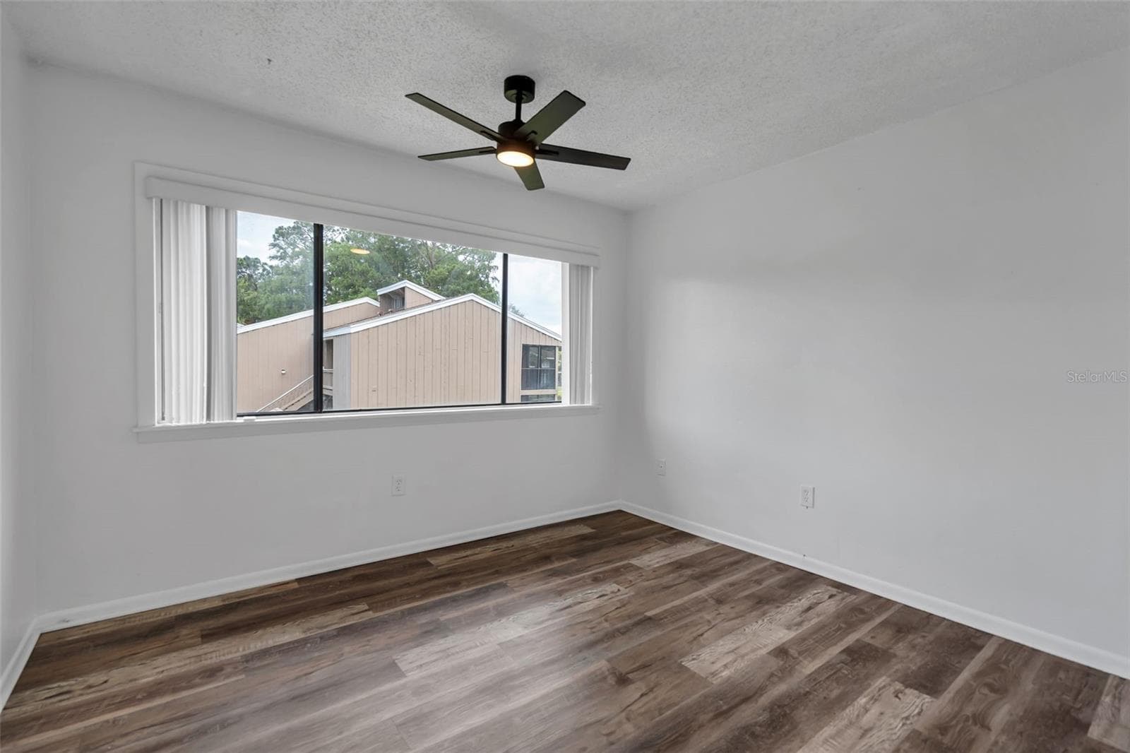 5850 PEREGRINE AVE — photo 24 of 42