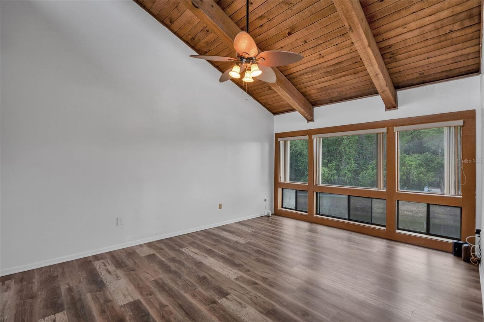 5850 PEREGRINE AVE — photo 4 of 42
