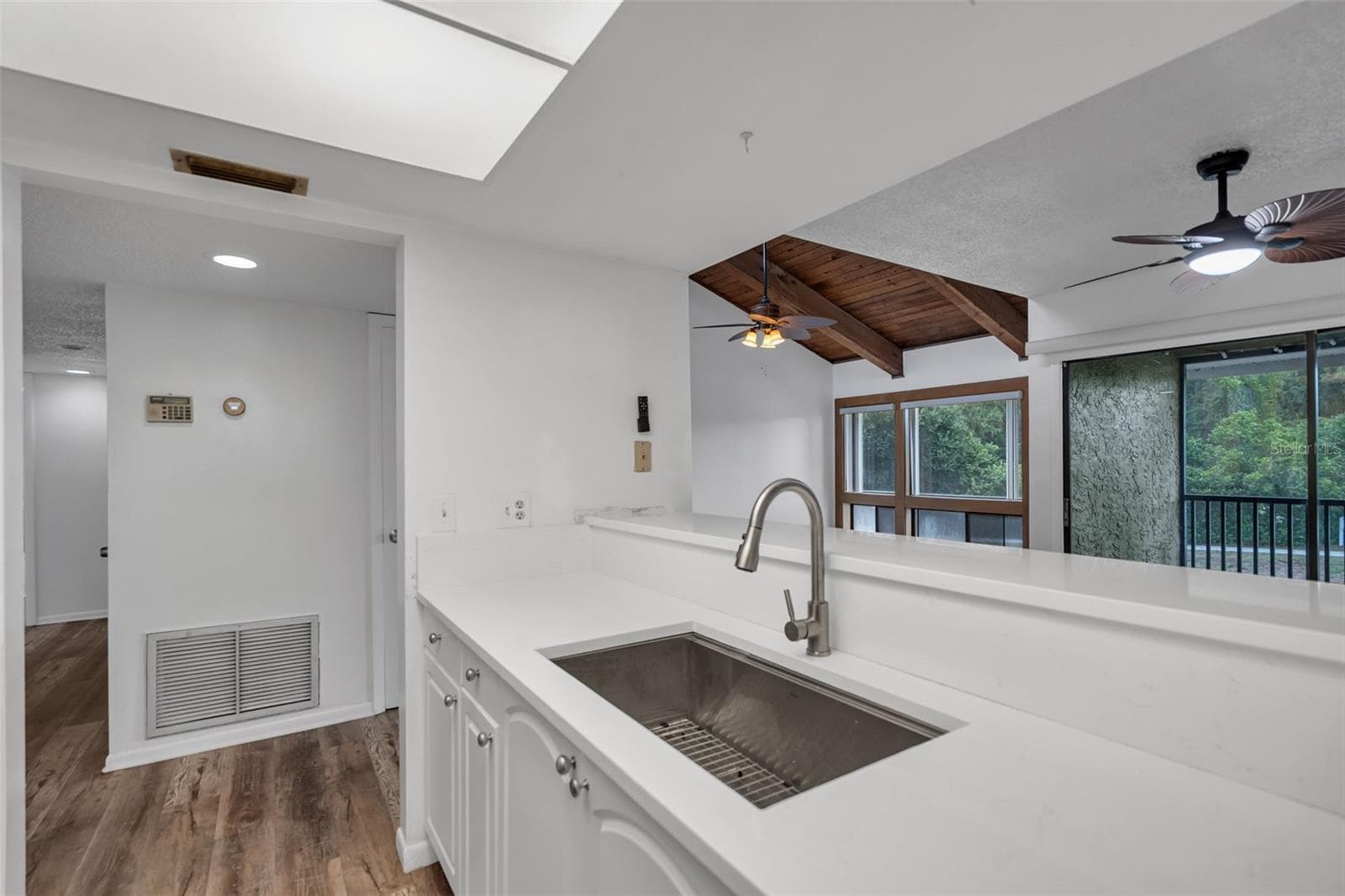 5850 PEREGRINE AVE — photo 6 of 42