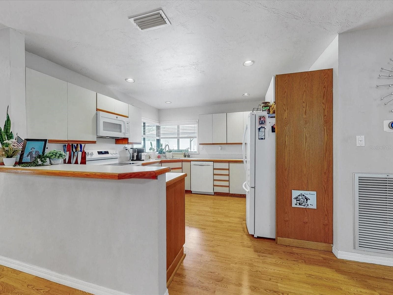 111 TUXFORD DRIVE — photo 16 of 48
