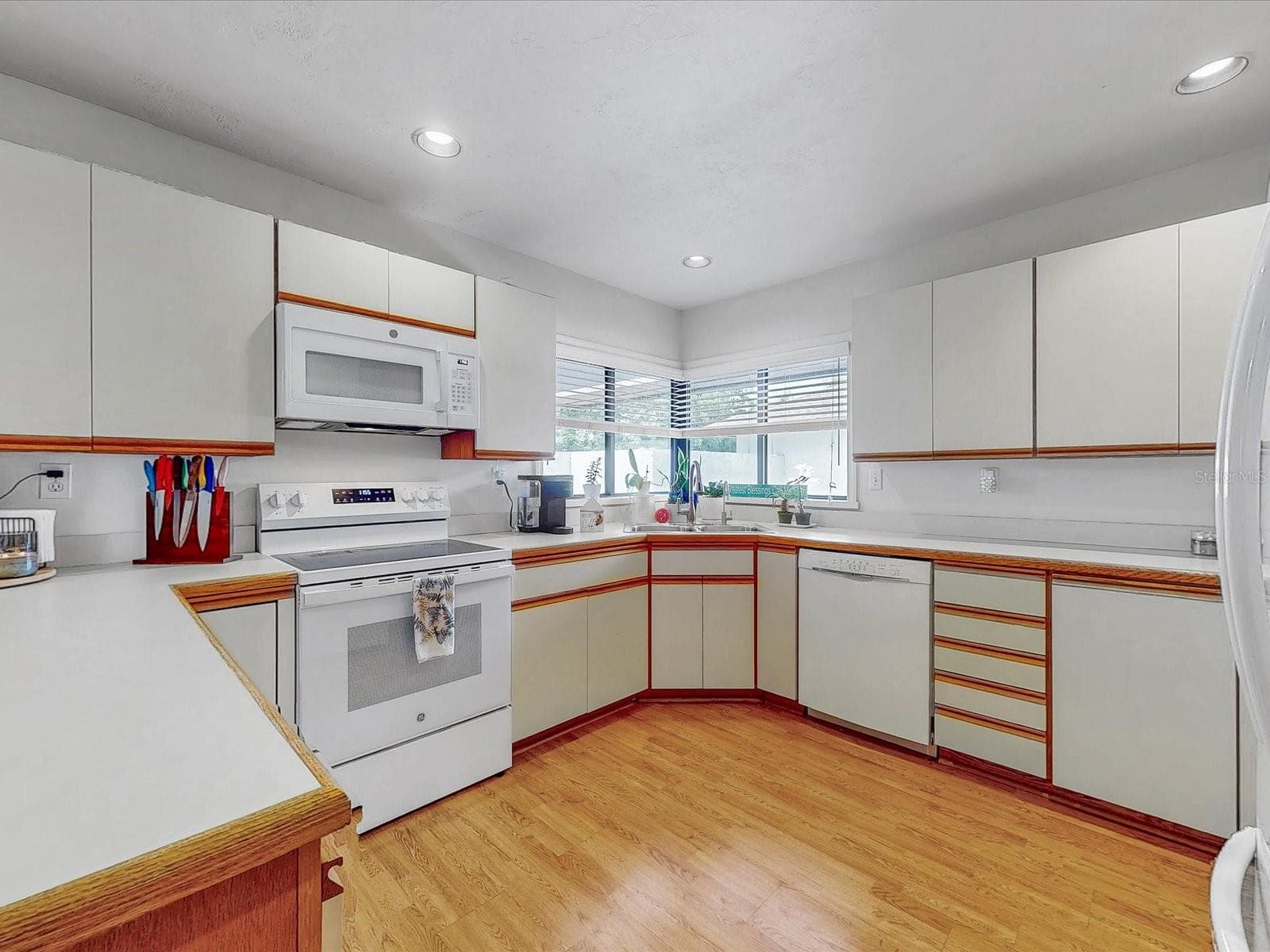 111 TUXFORD DRIVE — photo 17 of 48