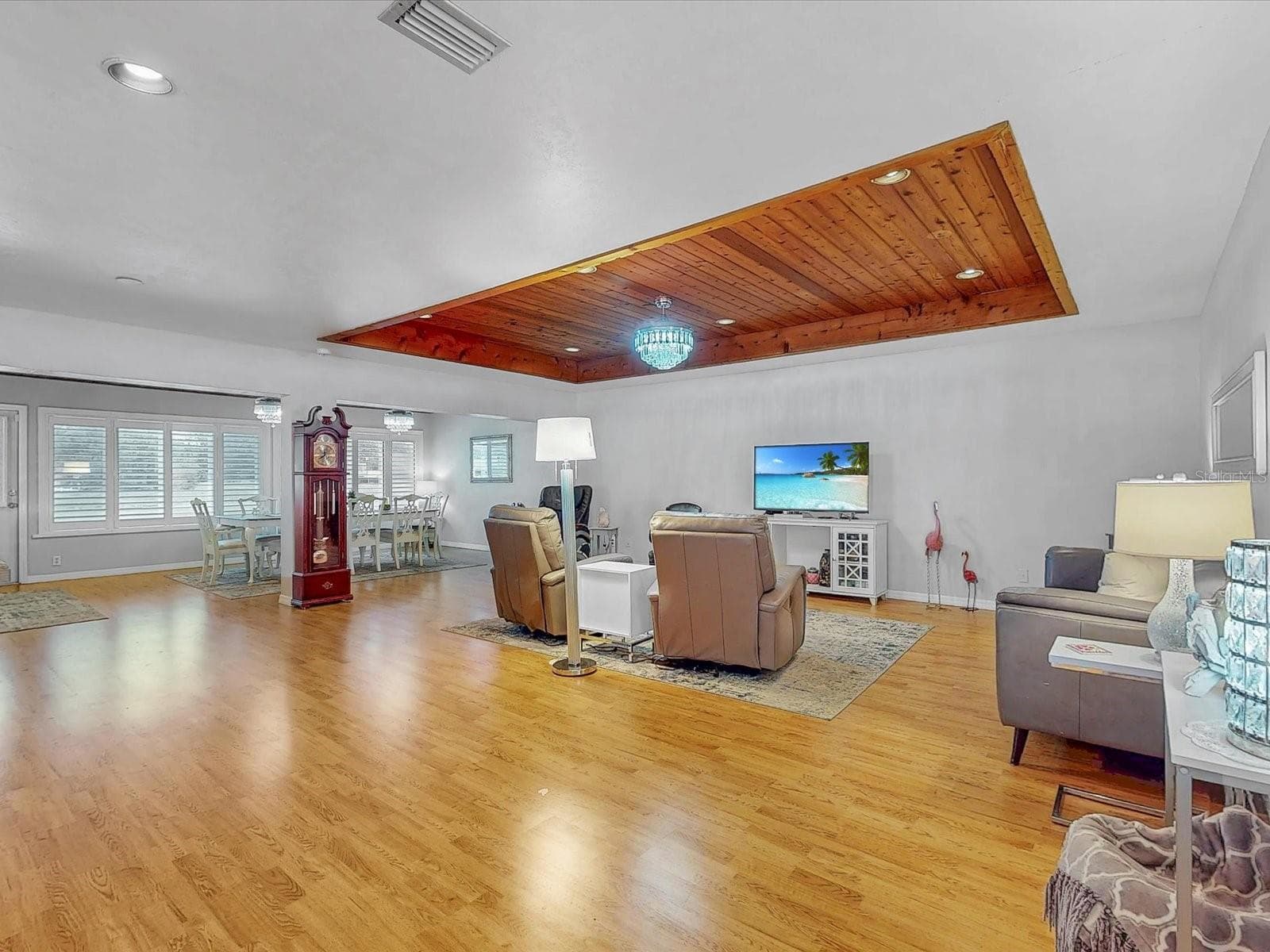 111 TUXFORD DRIVE — photo 9 of 48