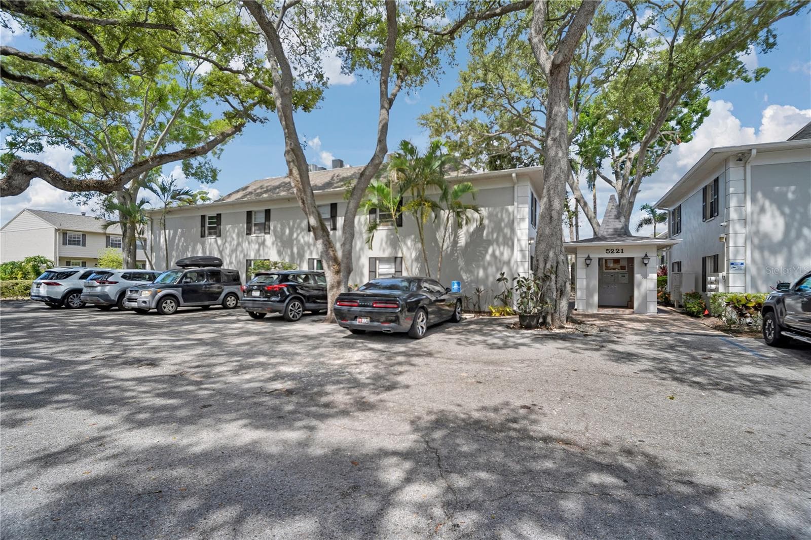 5221 BAYSHORE BOULEVARD