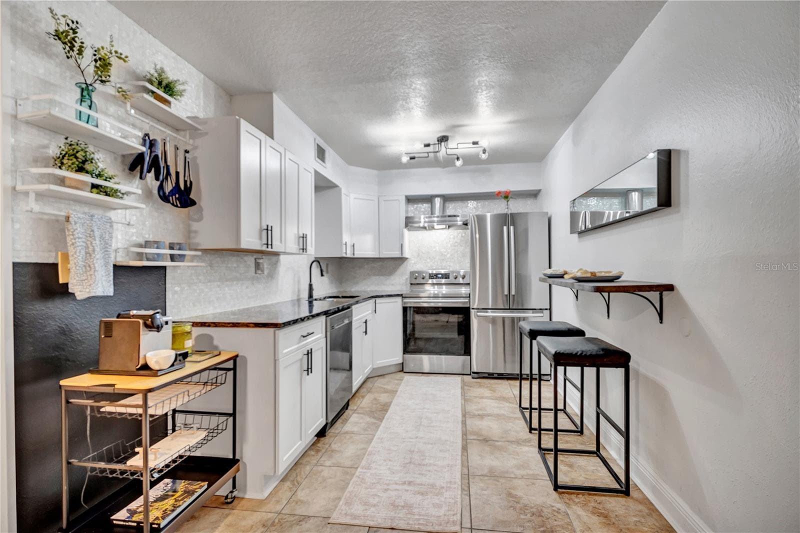 5221 BAYSHORE BOULEVARD — photo 3 of 28