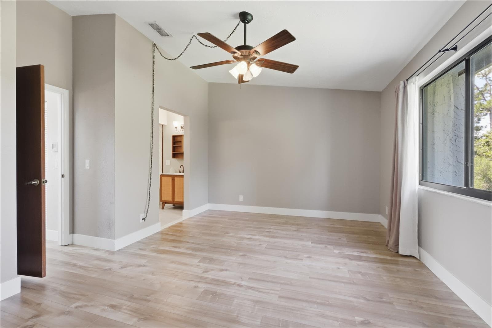 130 LIMEWOOD PLACE — photo 17 of 37