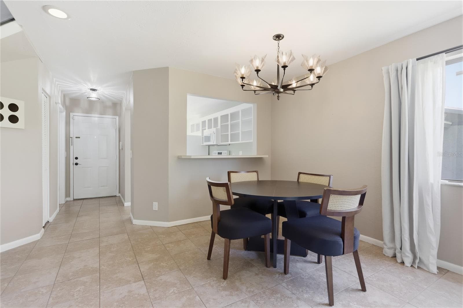 130 LIMEWOOD PLACE — photo 11 of 37