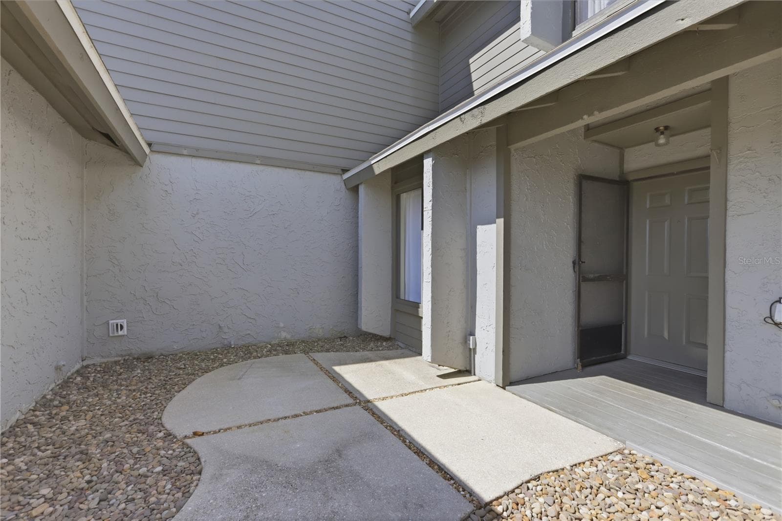 130 LIMEWOOD PLACE — photo 4 of 37
