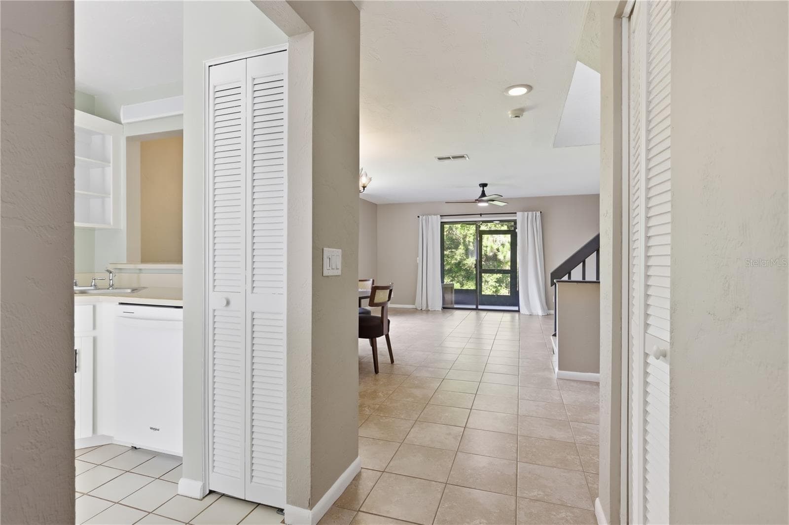 130 LIMEWOOD PLACE — photo 6 of 37