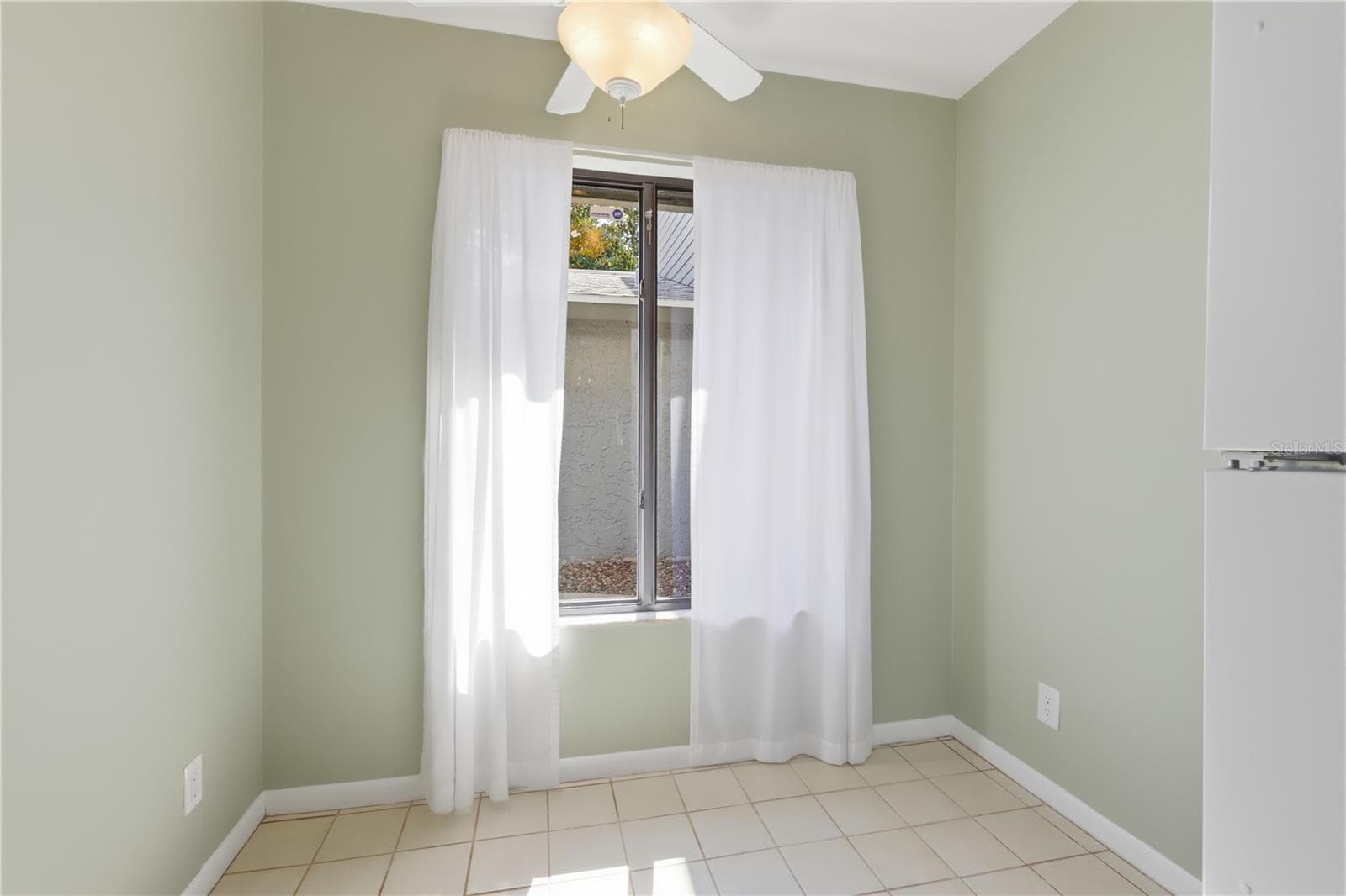 130 LIMEWOOD PLACE — photo 10 of 37