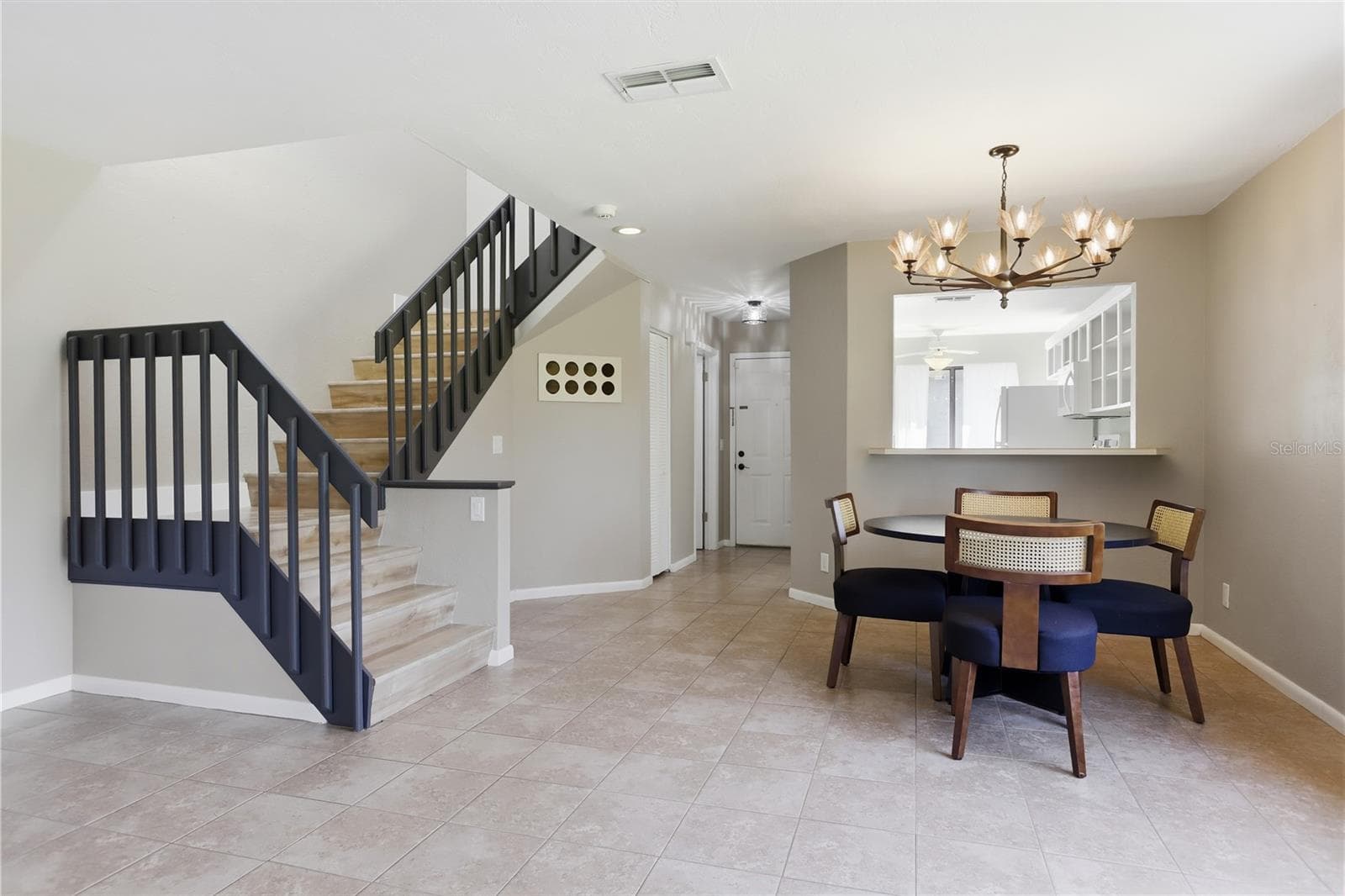 130 LIMEWOOD PLACE — photo 13 of 37