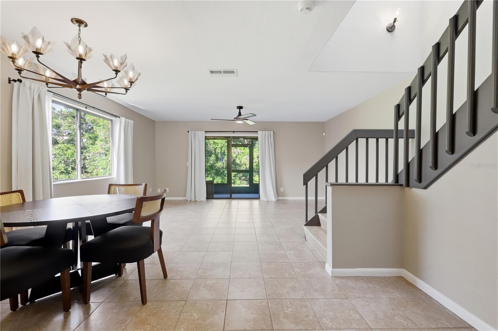 130 LIMEWOOD PLACE — photo 5 of 37