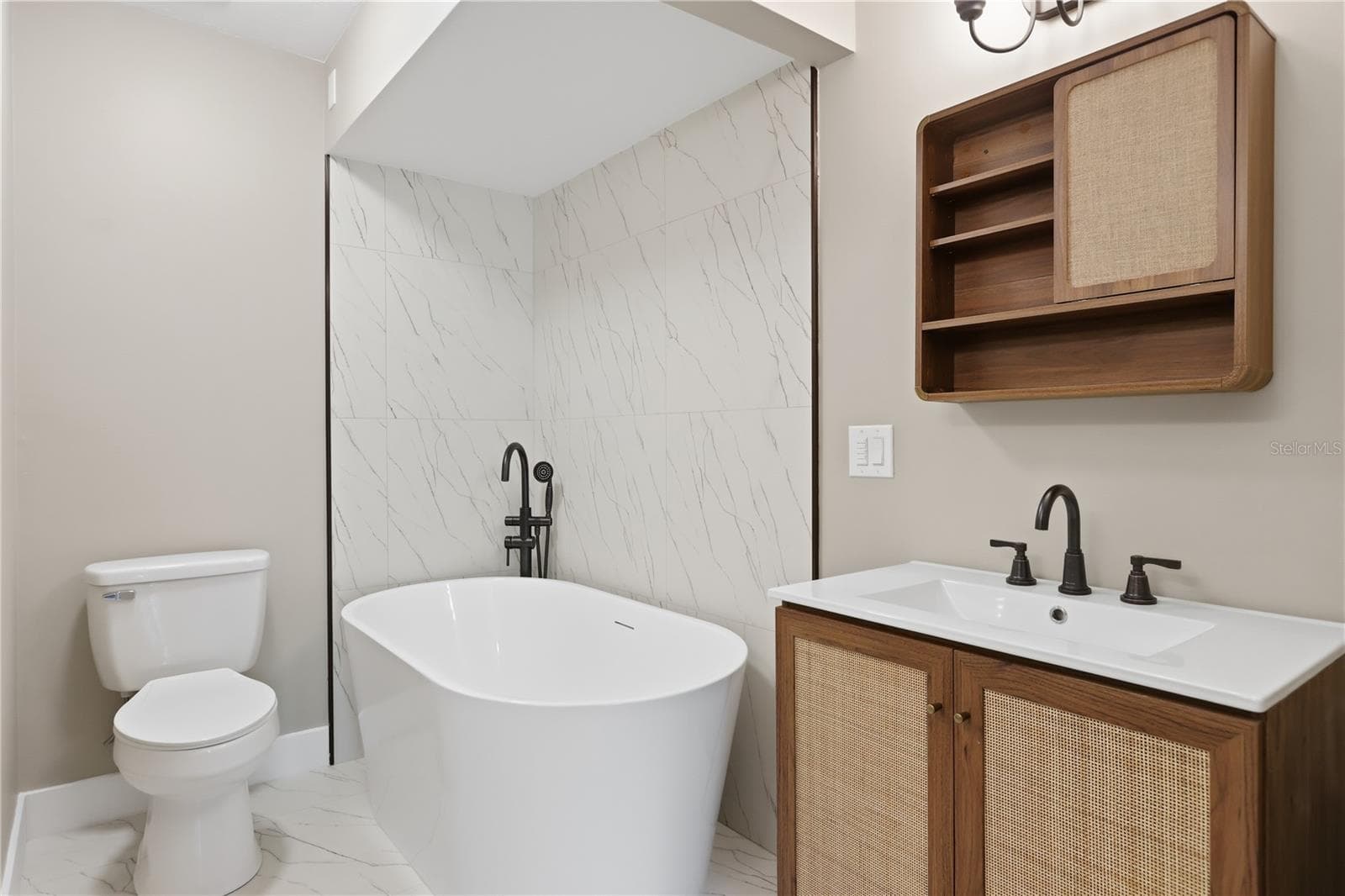 130 LIMEWOOD PLACE — photo 16 of 37