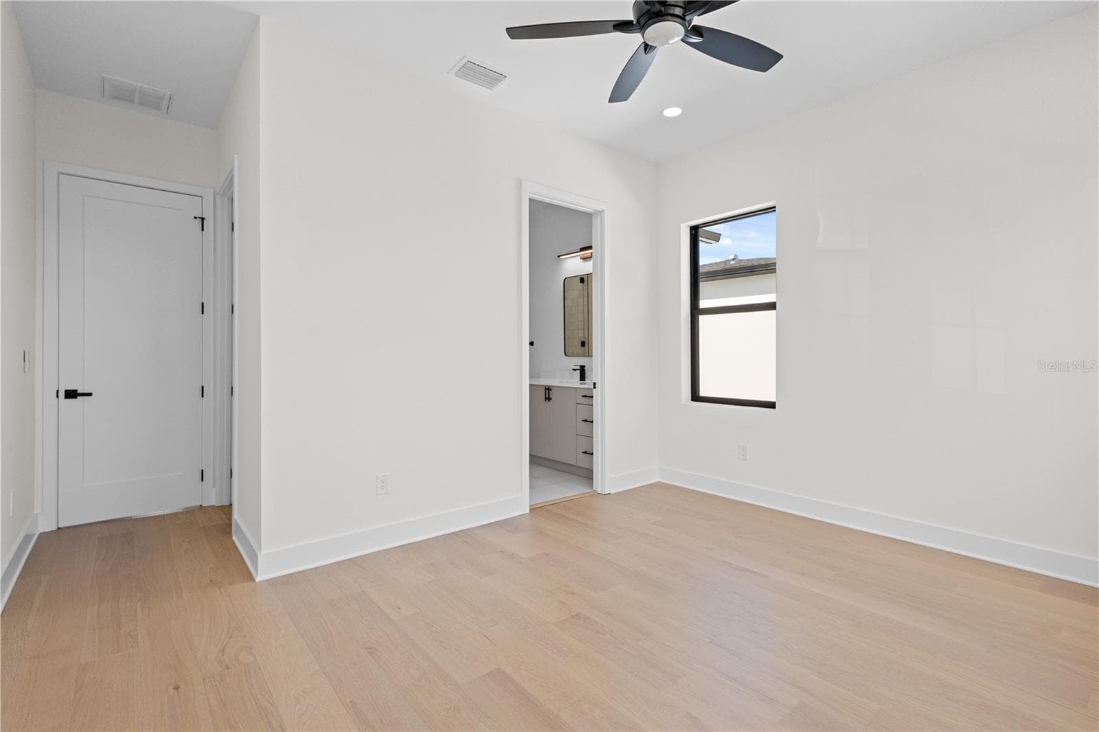 3202 LA SALLE STREET — photo 11 of 19