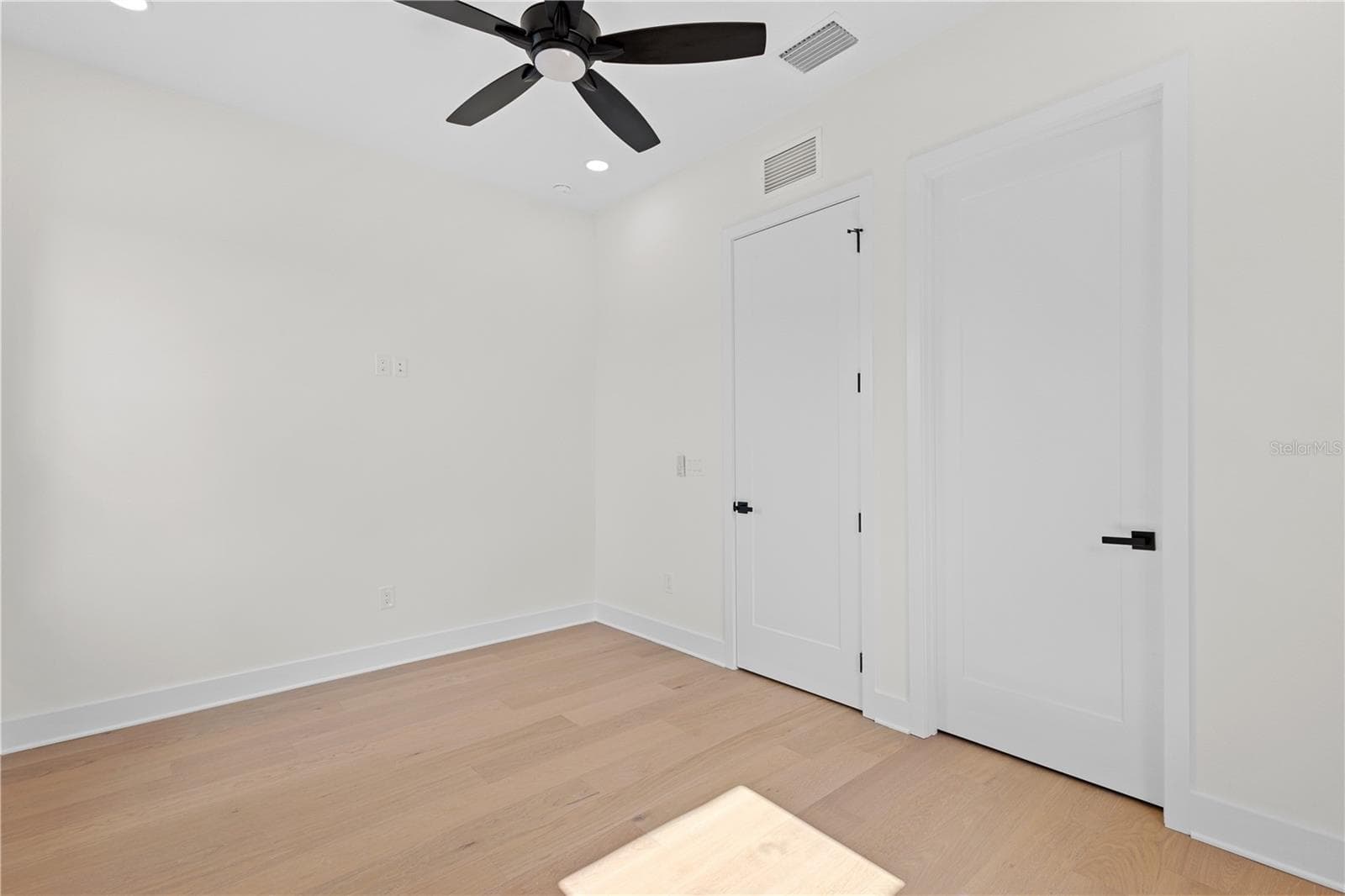 3202 LA SALLE STREET — photo 5 of 19