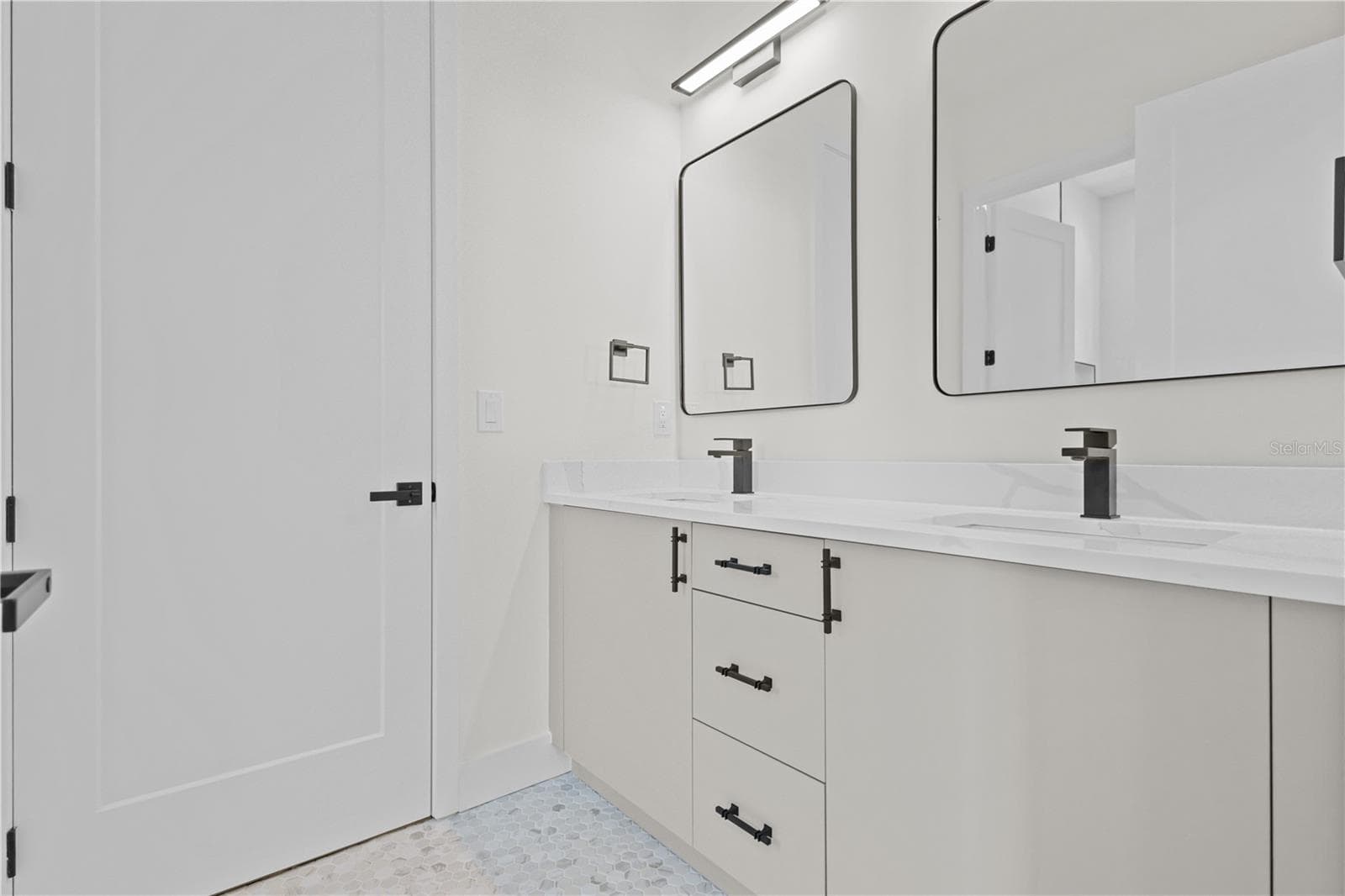3202 LA SALLE STREET — photo 8 of 19
