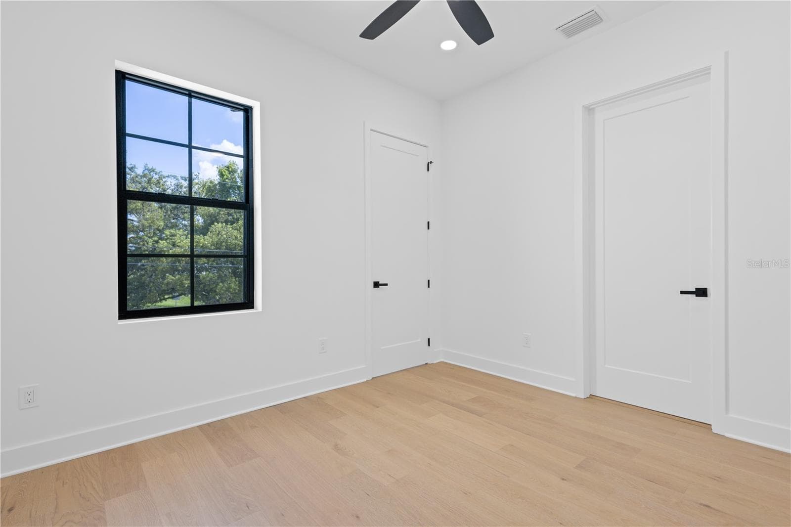 3202 LA SALLE STREET — photo 9 of 19