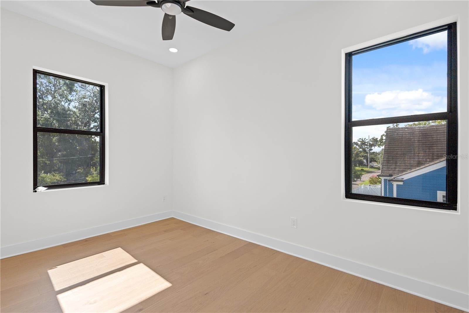 3202 LA SALLE STREET — photo 4 of 19