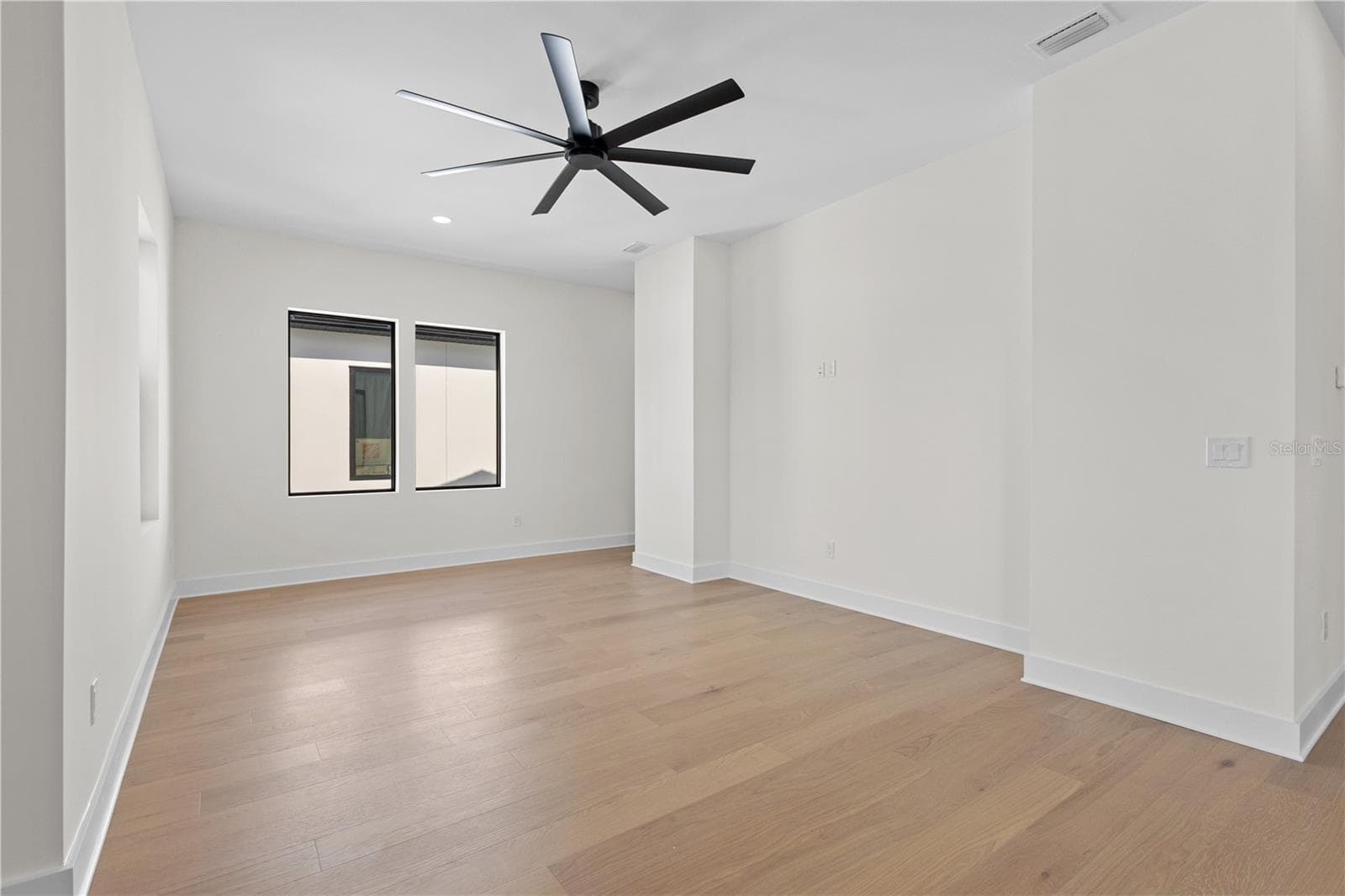 3202 LA SALLE STREET — photo 14 of 19