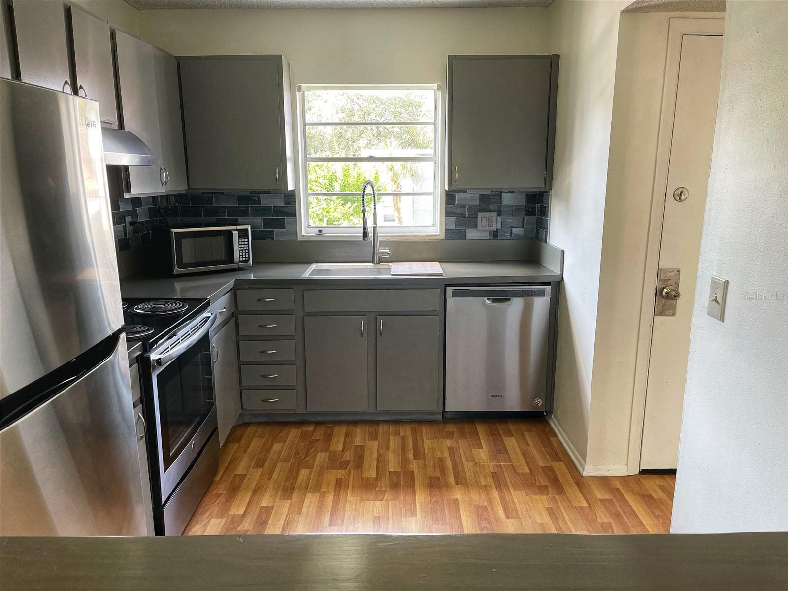 2846 SOMERSET PARK DRIVE — photo 9 of 17