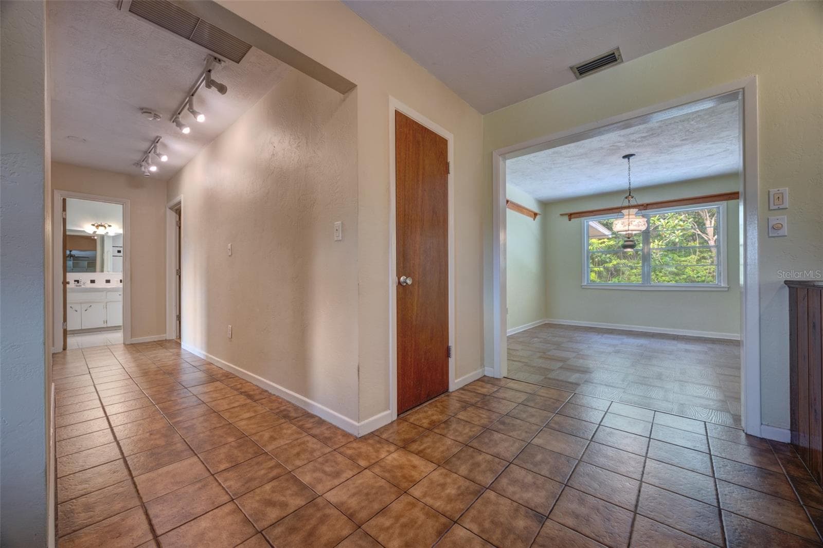 1790 CLARA AVE — photo 13 of 38