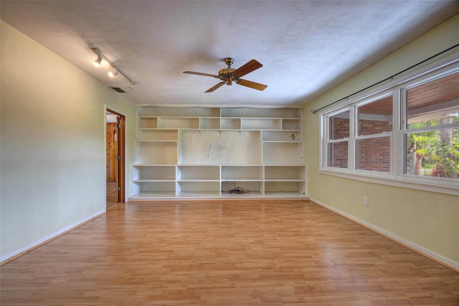 1790 CLARA AVE — photo 6 of 38