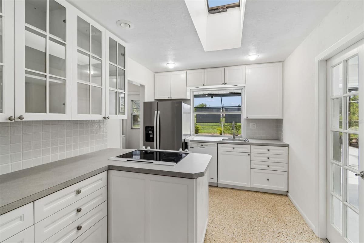 830 LA JOLLA AVENUE — photo 11 of 57