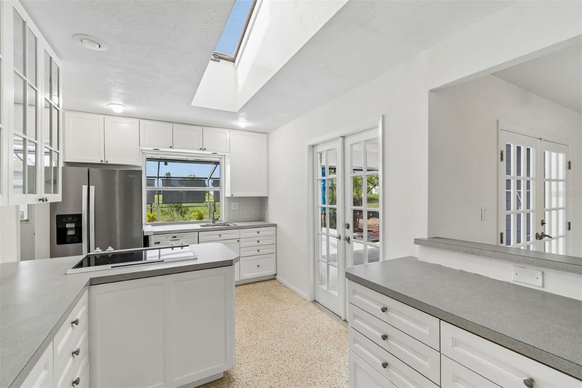 830 LA JOLLA AVENUE — photo 3 of 57