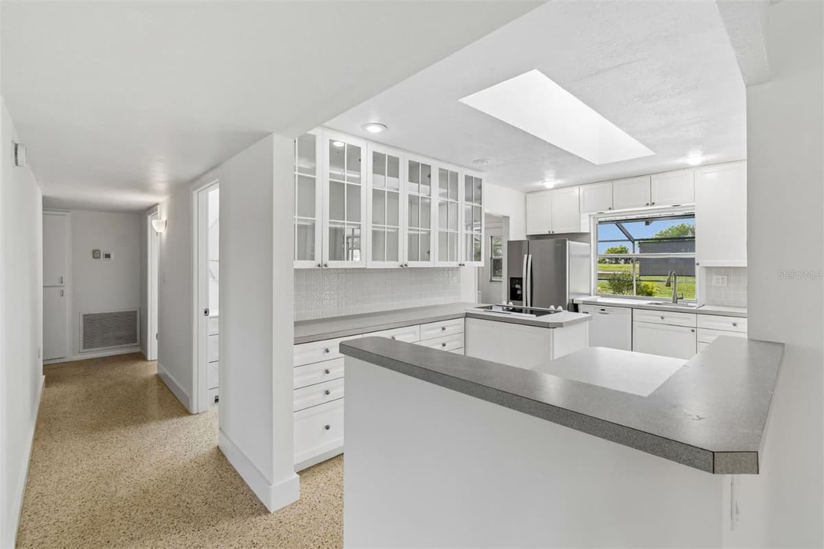 830 LA JOLLA AVENUE — photo 10 of 57