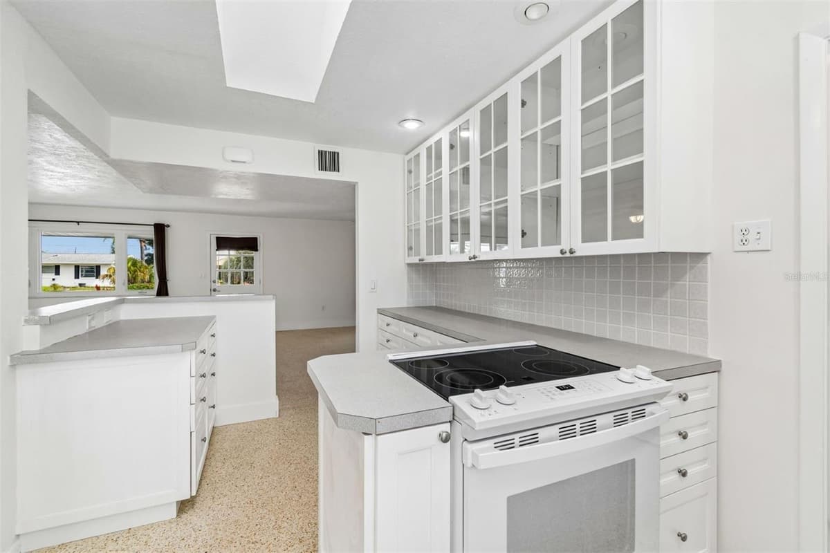 830 LA JOLLA AVENUE — photo 13 of 57
