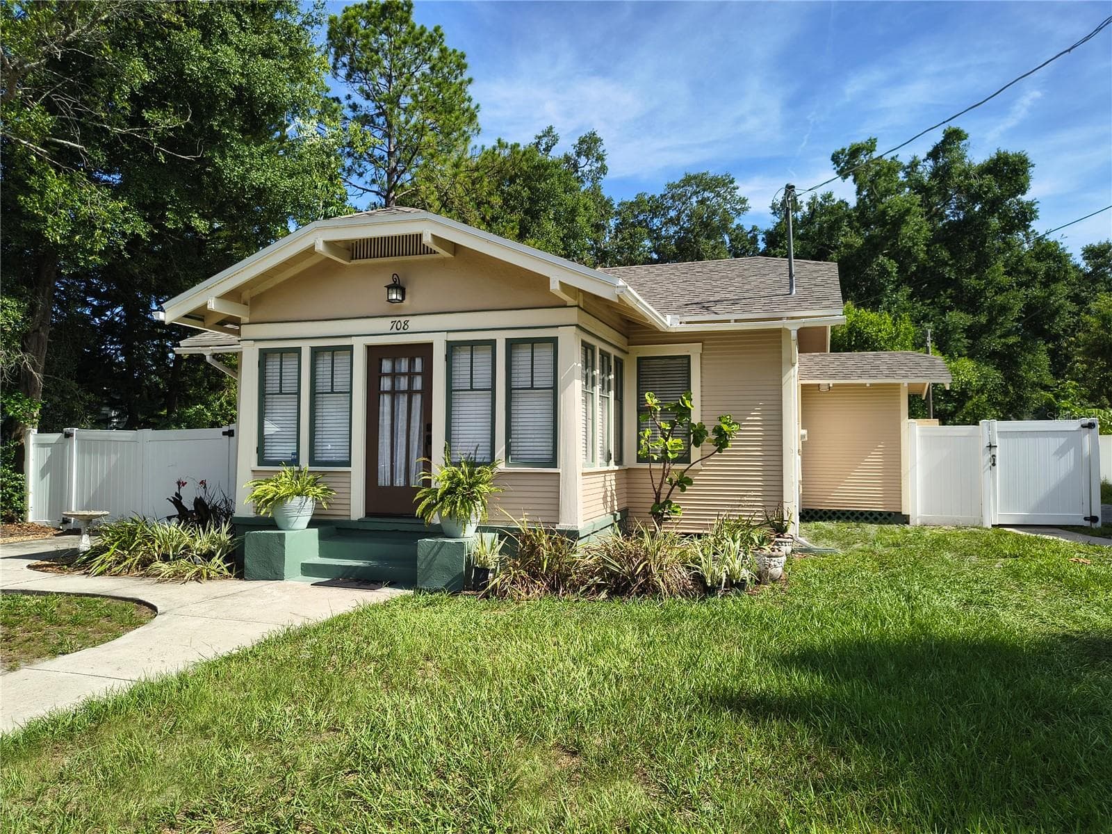 708 IDLEWILD AVENUE — photo 3 of 26