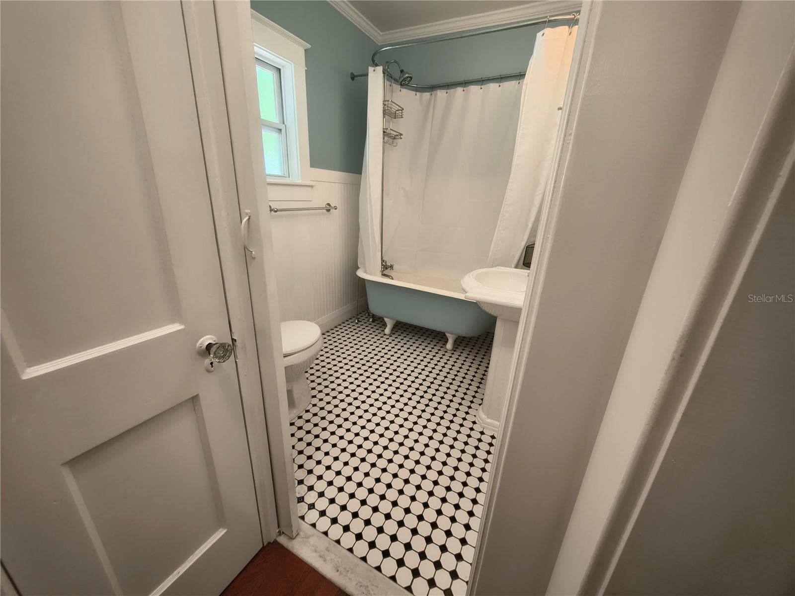 708 IDLEWILD AVENUE — photo 20 of 26