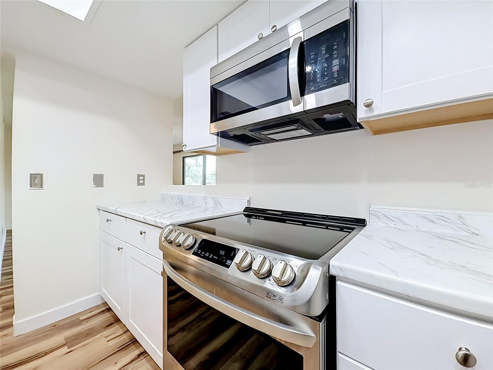 655 MIDWAY DRIVE — photo 14 of 54
