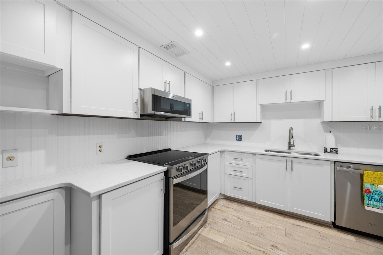 1621 GULF BOULEVARD — photo 10 of 97