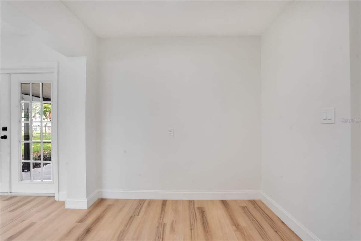 220 RIVERSIDE DRIVE — photo 14 of 24
