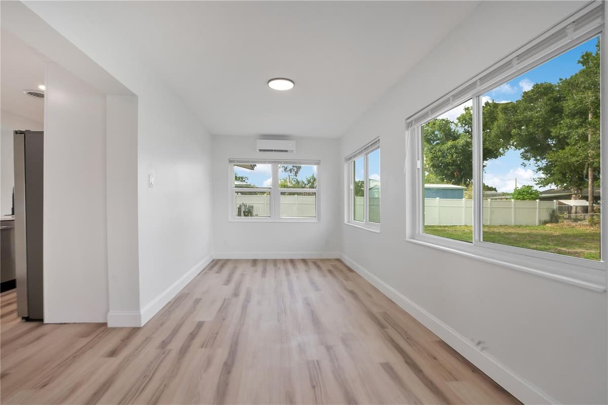 220 RIVERSIDE DRIVE — photo 11 of 24