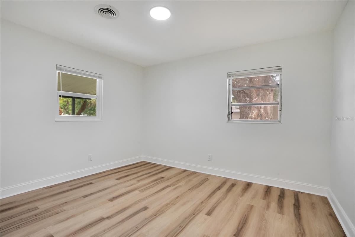 220 RIVERSIDE DRIVE — photo 18 of 24