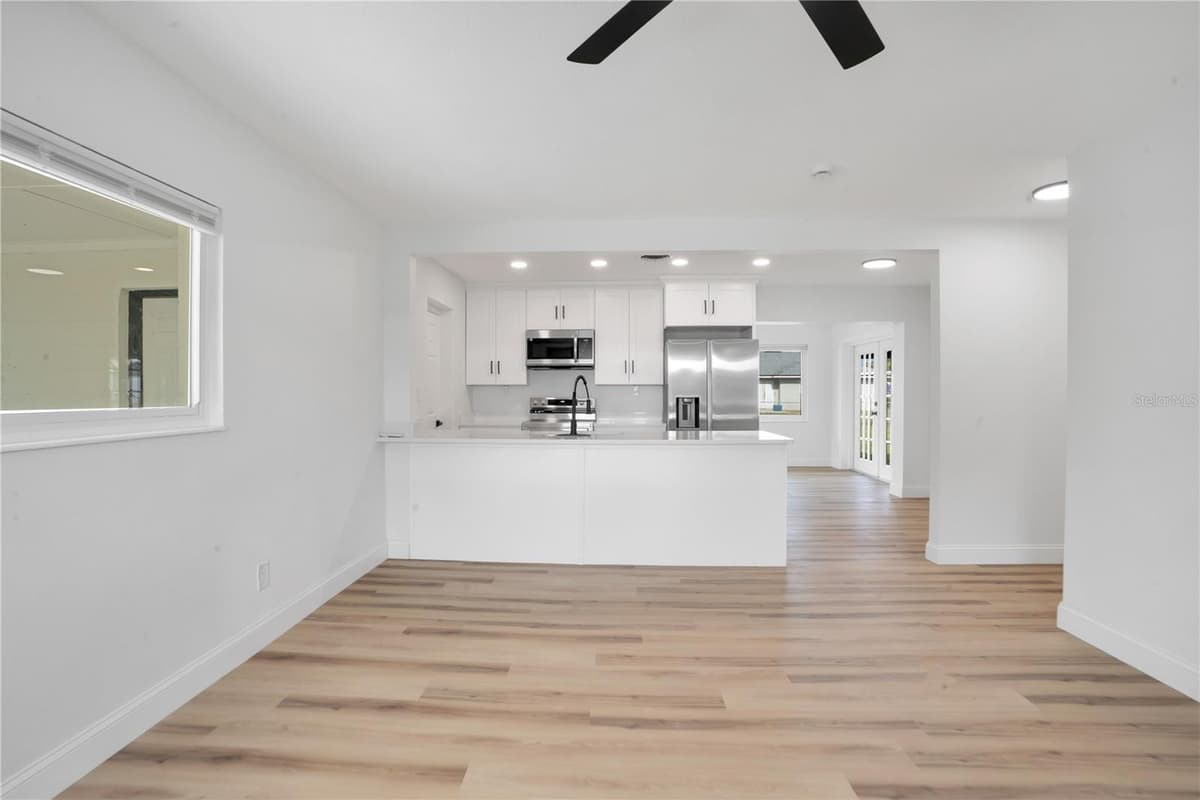 220 RIVERSIDE DRIVE — photo 15 of 24