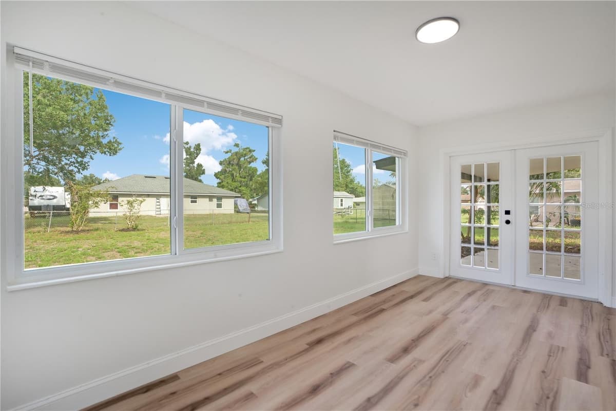 220 RIVERSIDE DRIVE — photo 12 of 24