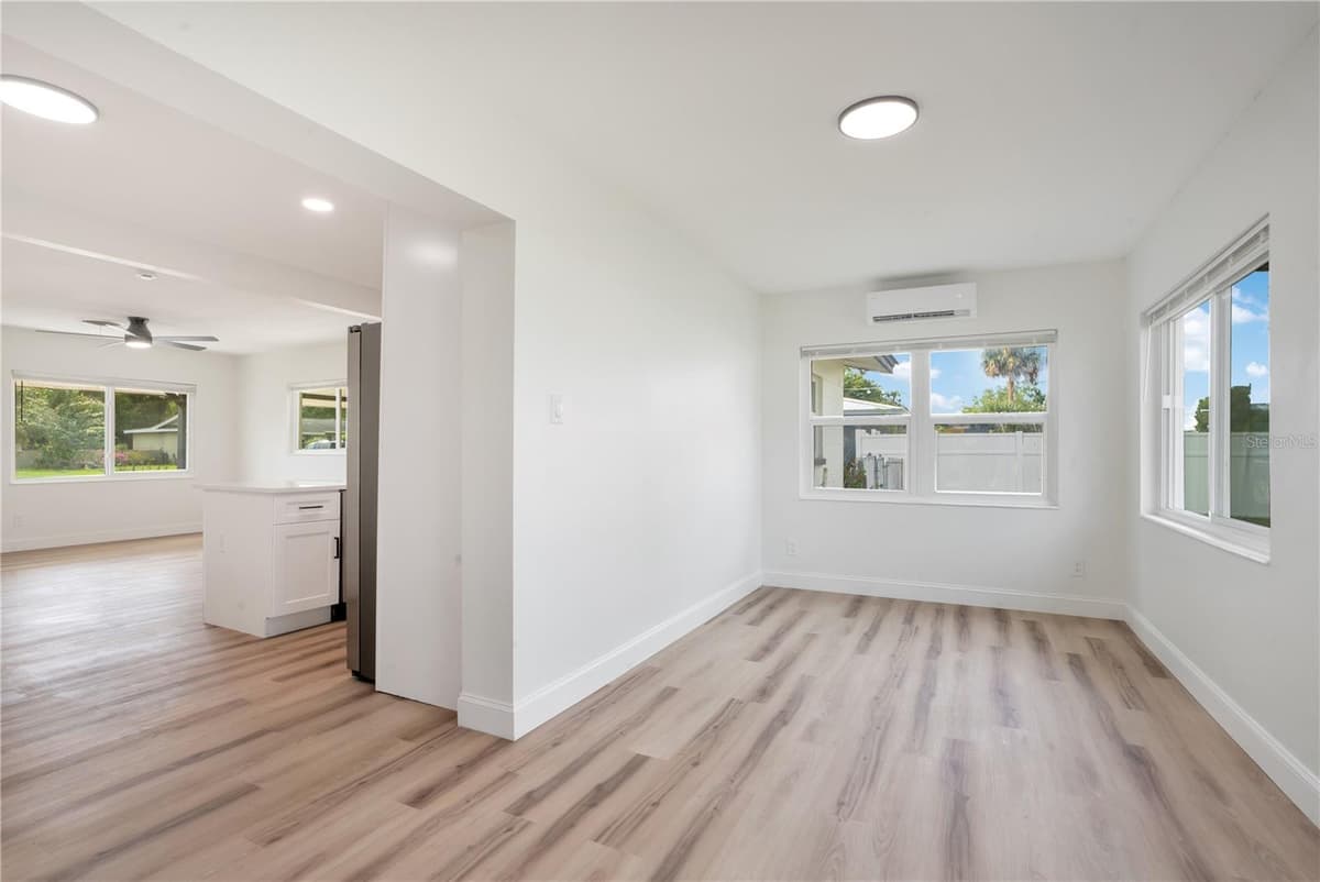 220 RIVERSIDE DRIVE — photo 13 of 24