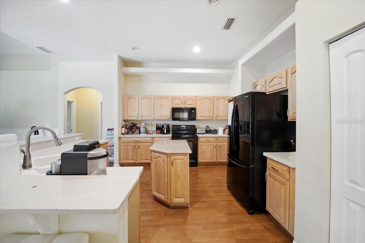 24 LAKESIDE PLACE — photo 13 of 44
