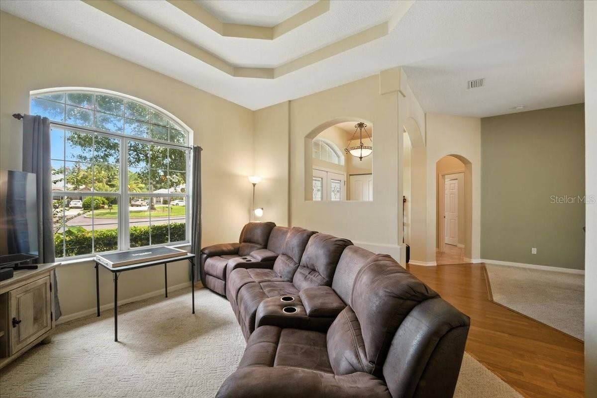 24 LAKESIDE PLACE — photo 7 of 44
