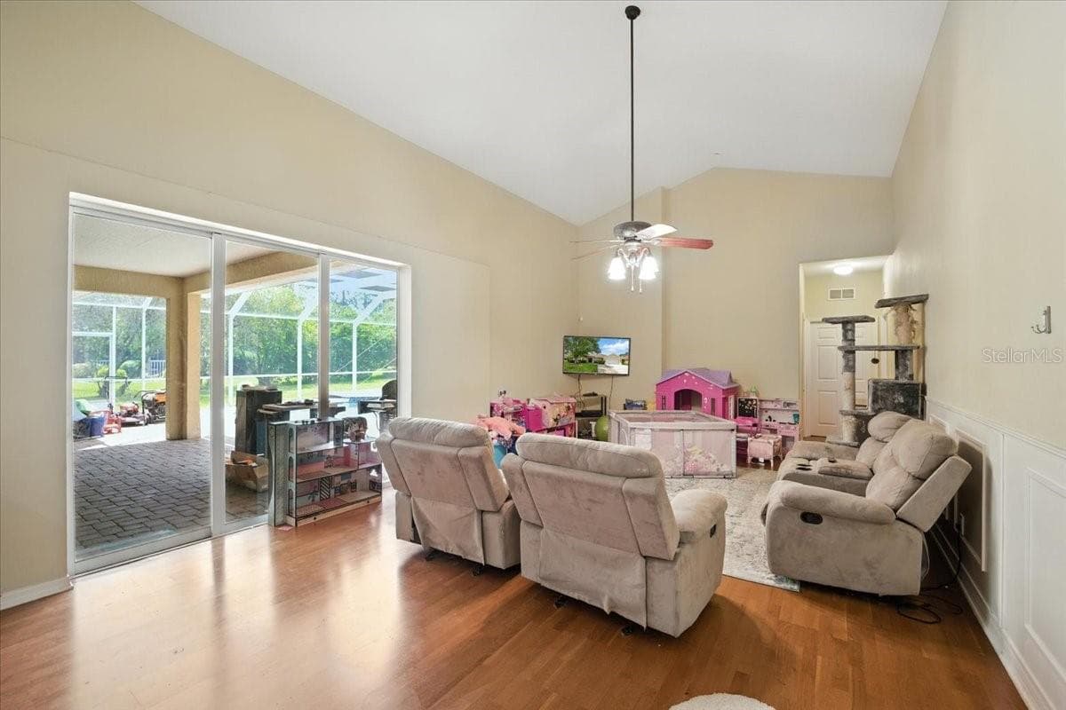 24 LAKESIDE PLACE — photo 15 of 44