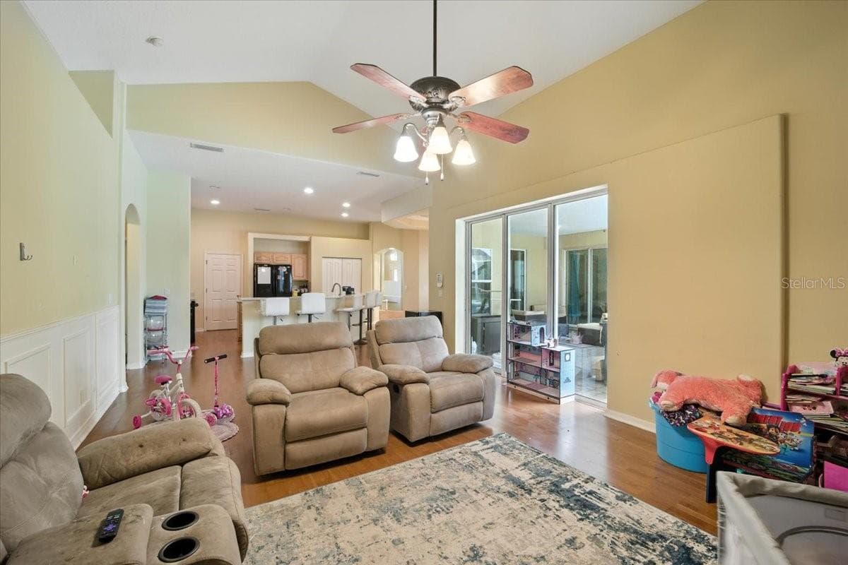 24 LAKESIDE PLACE — photo 16 of 44