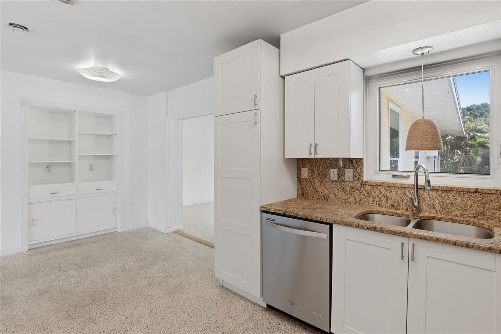 2627 DUEBY STREET — photo 13 of 90
