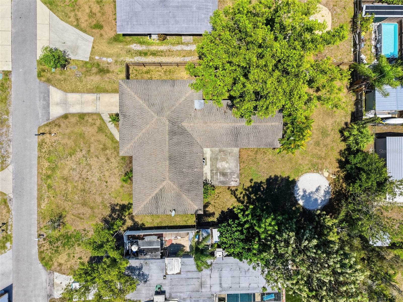 2627 DUEBY STREET — photo 40 of 90