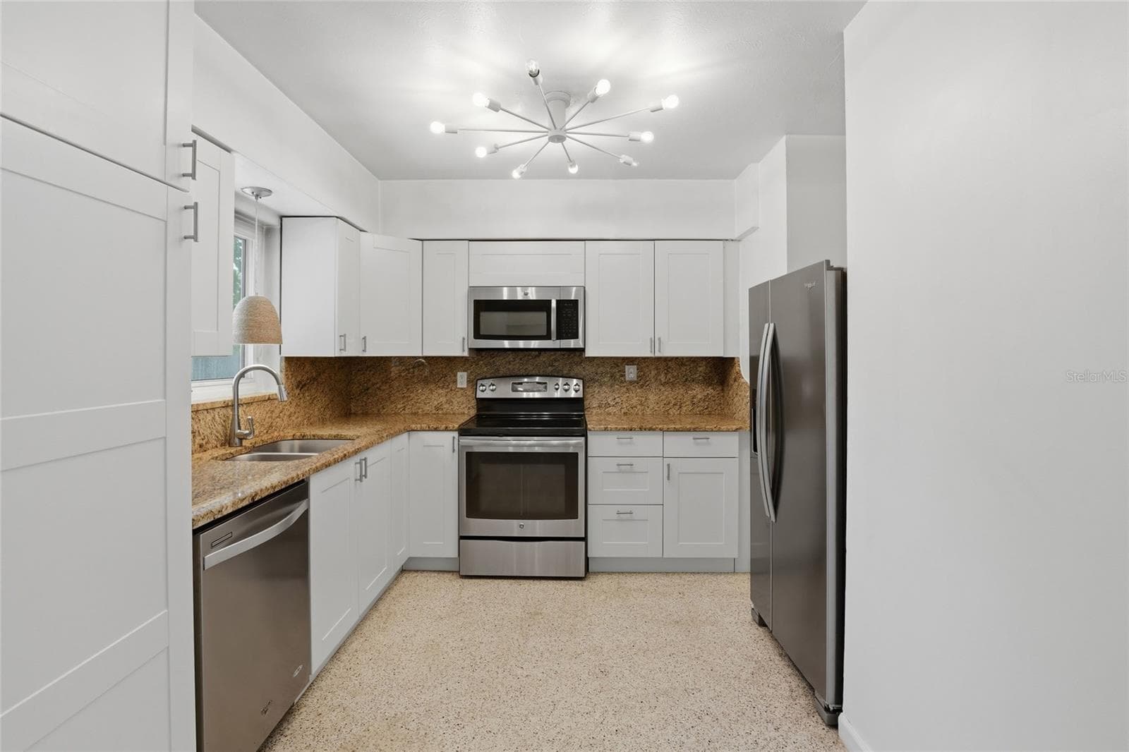 2627 DUEBY STREET — photo 9 of 90