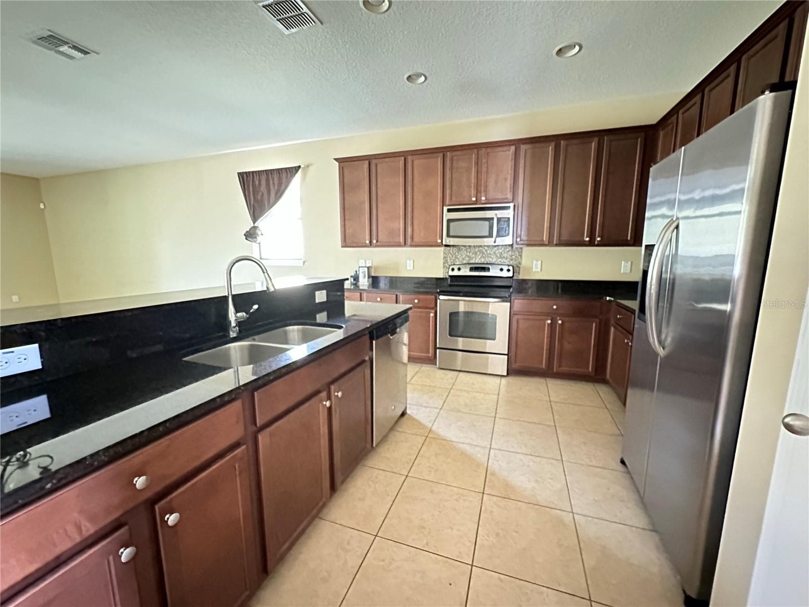 13330 LONGACRE DRIVE — photo 2 of 13