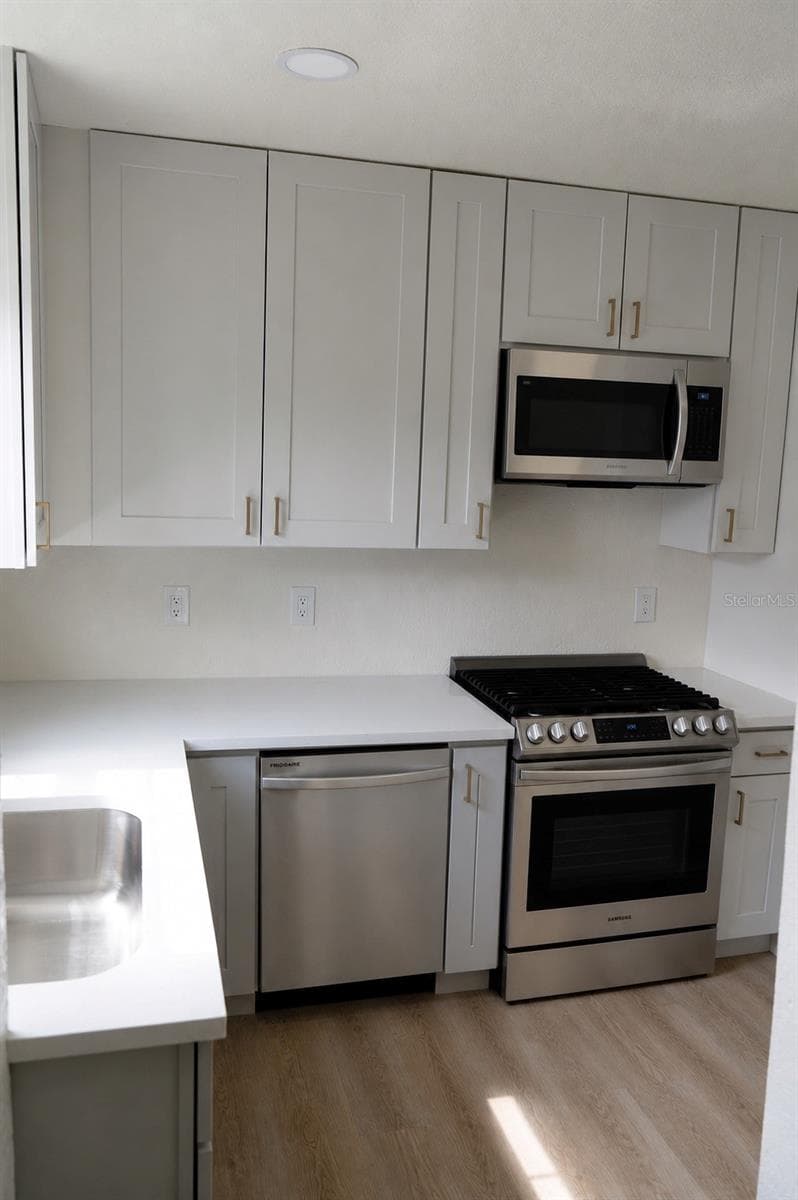 4443 KING COLE BOULEVARD — photo 9 of 26
