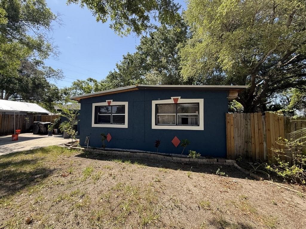 8507 LIBBY LANE — photo 4 of 100
