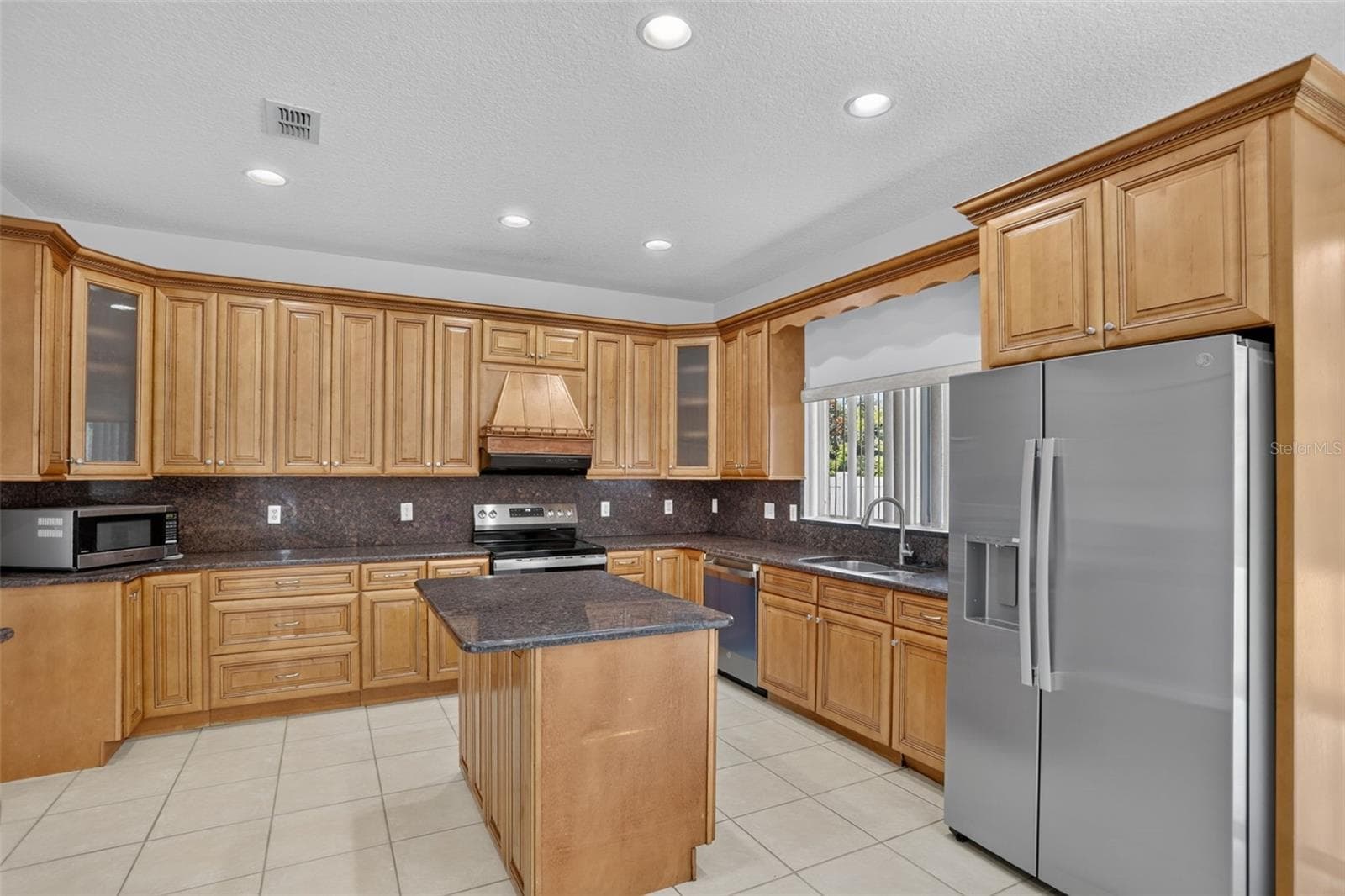 2521 BARWICK STREET — photo 2 of 76